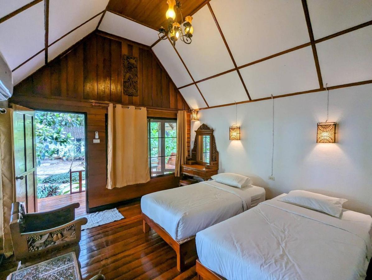 Ziggy Stardust Hotel Koh Phayam Buitenkant foto