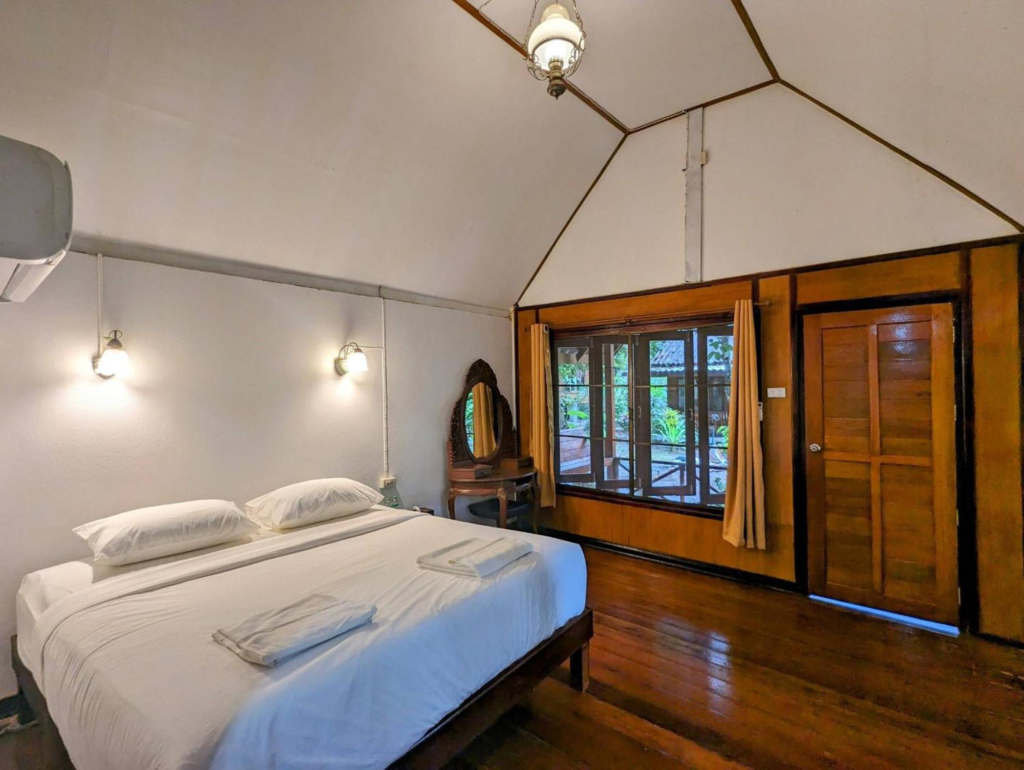 Ziggy Stardust Hotel Koh Phayam Buitenkant foto