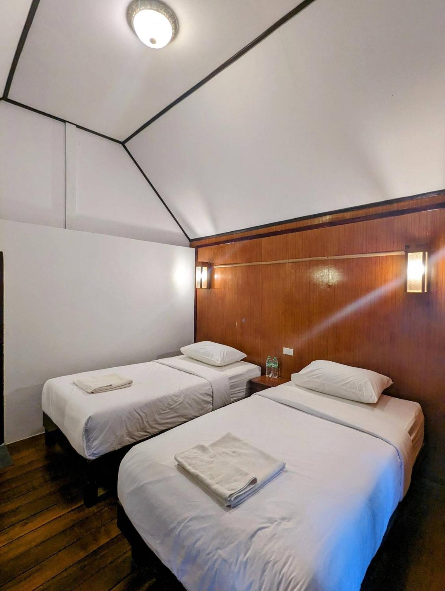 Ziggy Stardust Hotel Koh Phayam Buitenkant foto