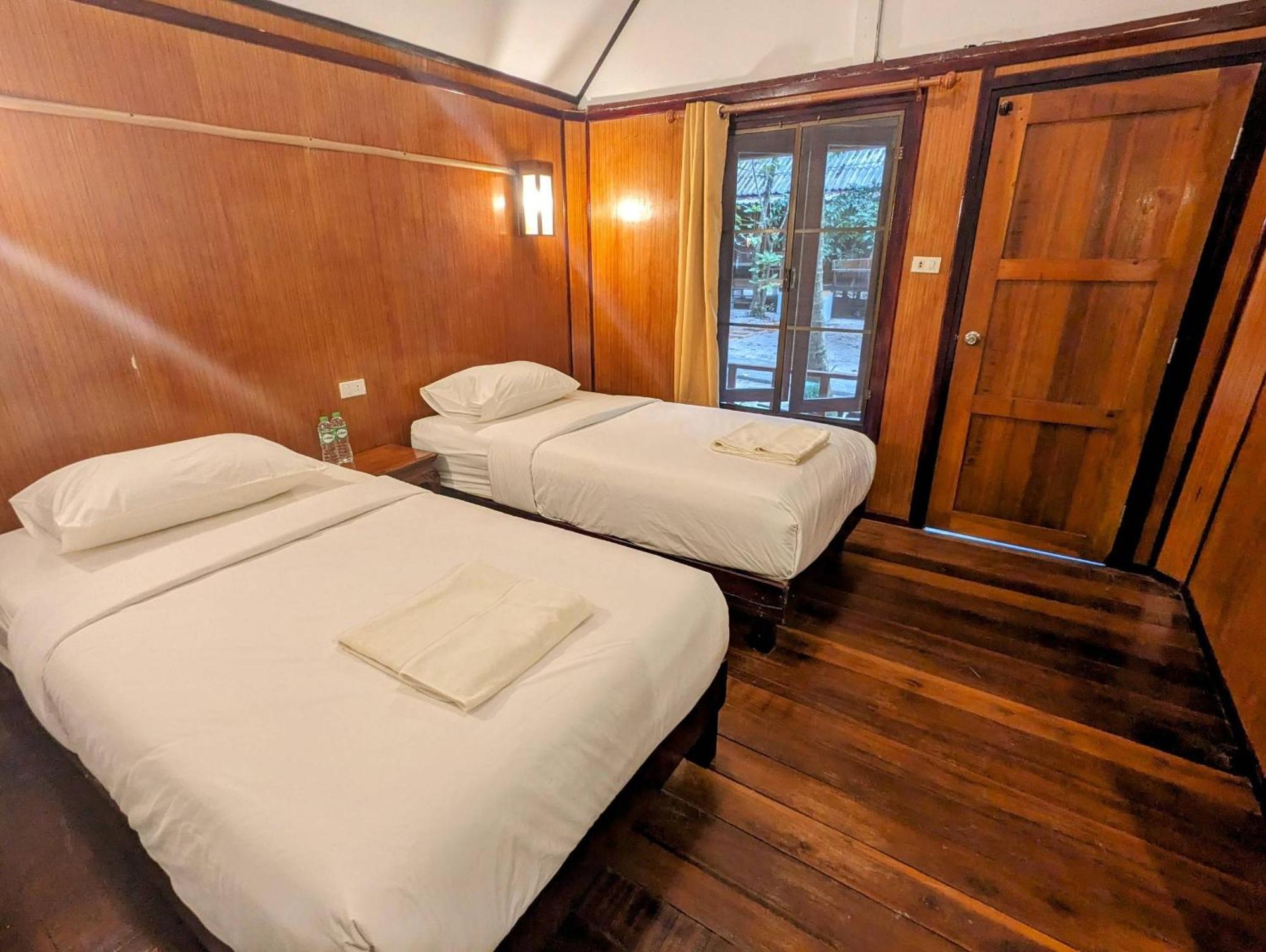 Ziggy Stardust Hotel Koh Phayam Buitenkant foto