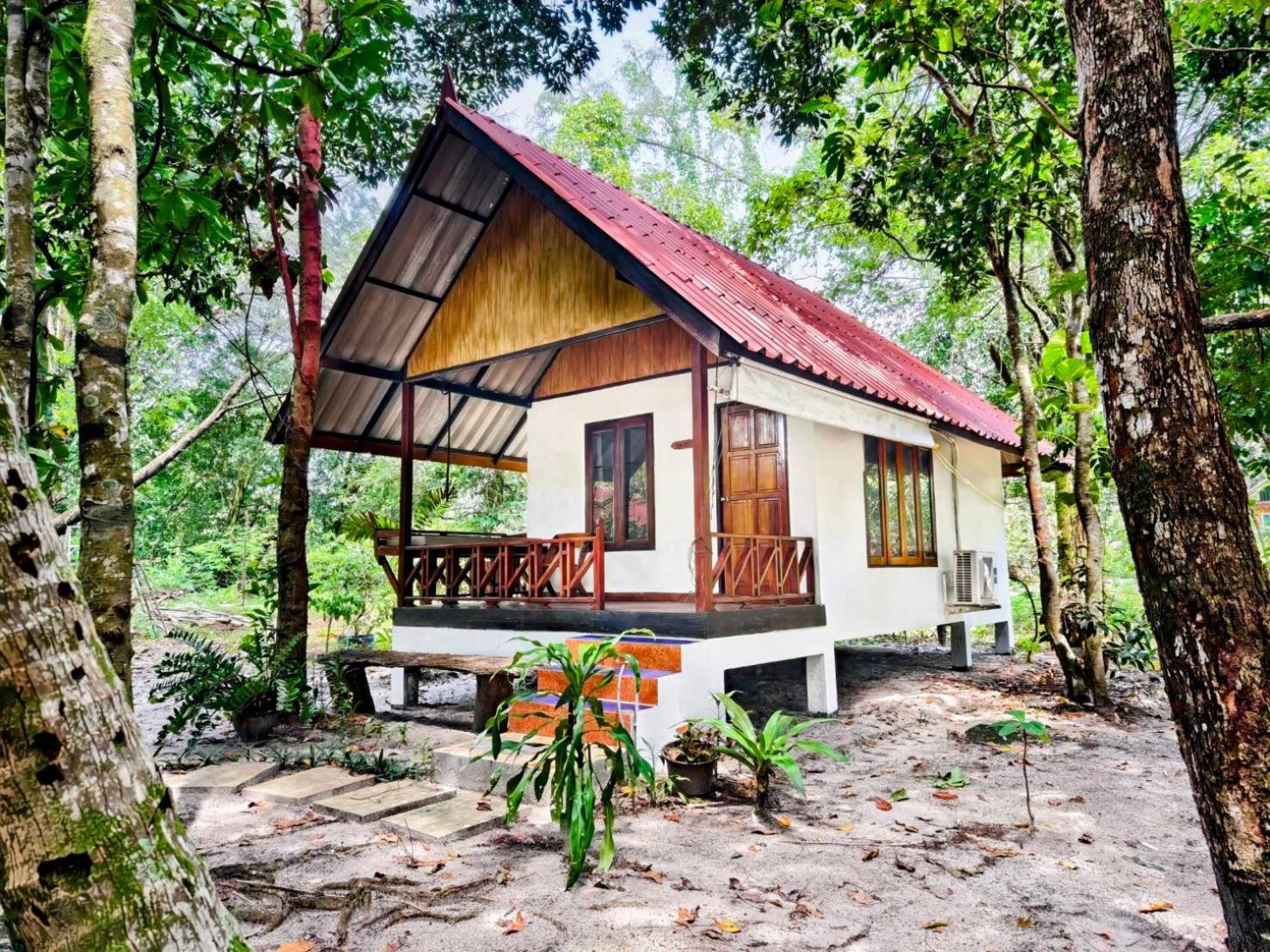 Ziggy Stardust Hotel Koh Phayam Buitenkant foto