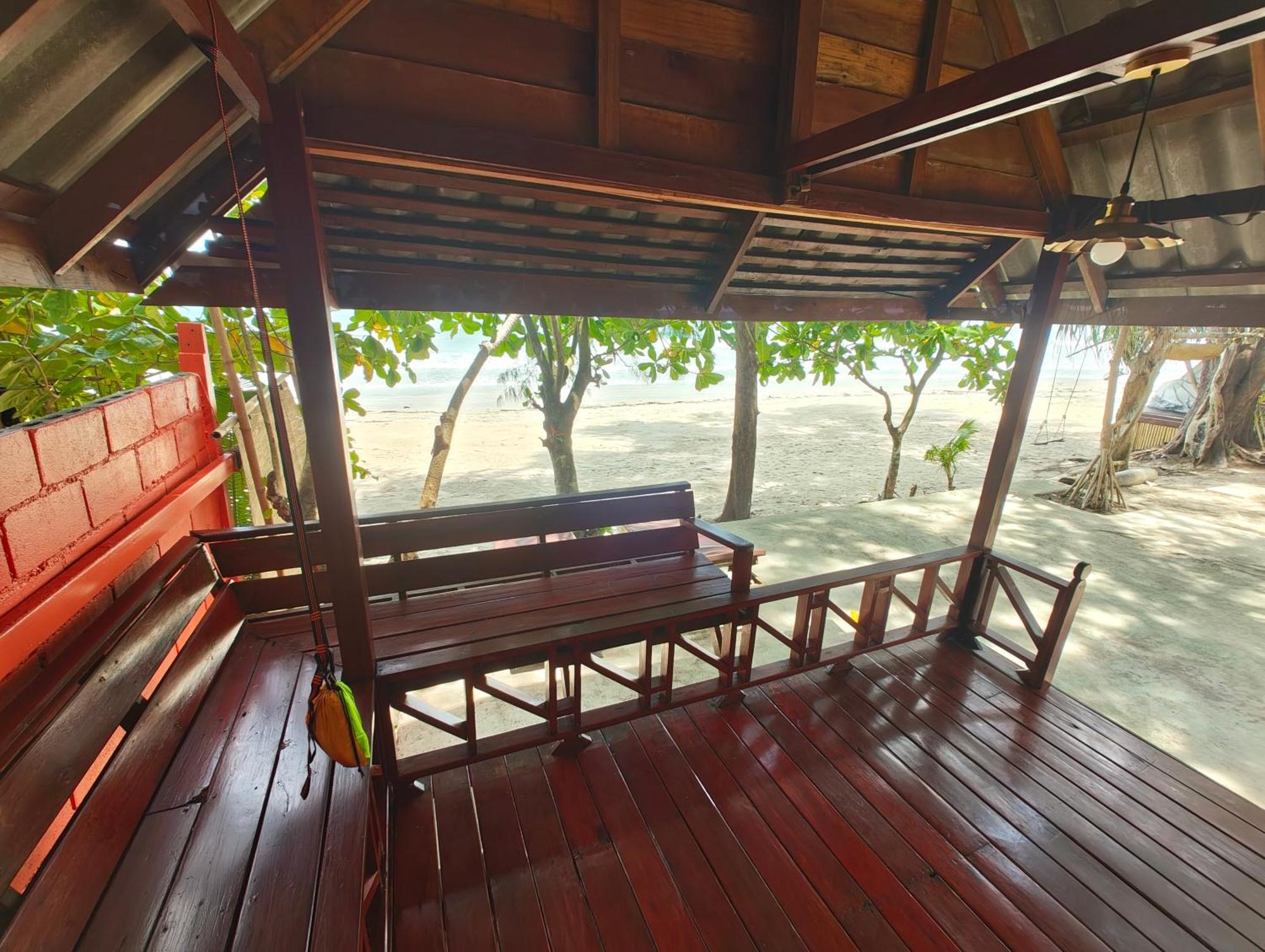 Ziggy Stardust Hotel Koh Phayam Buitenkant foto